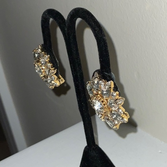 Retro Clip On Earrings Brilliantly Sparkly Stones and Gold-Tone Metal - Picture 10 of 12